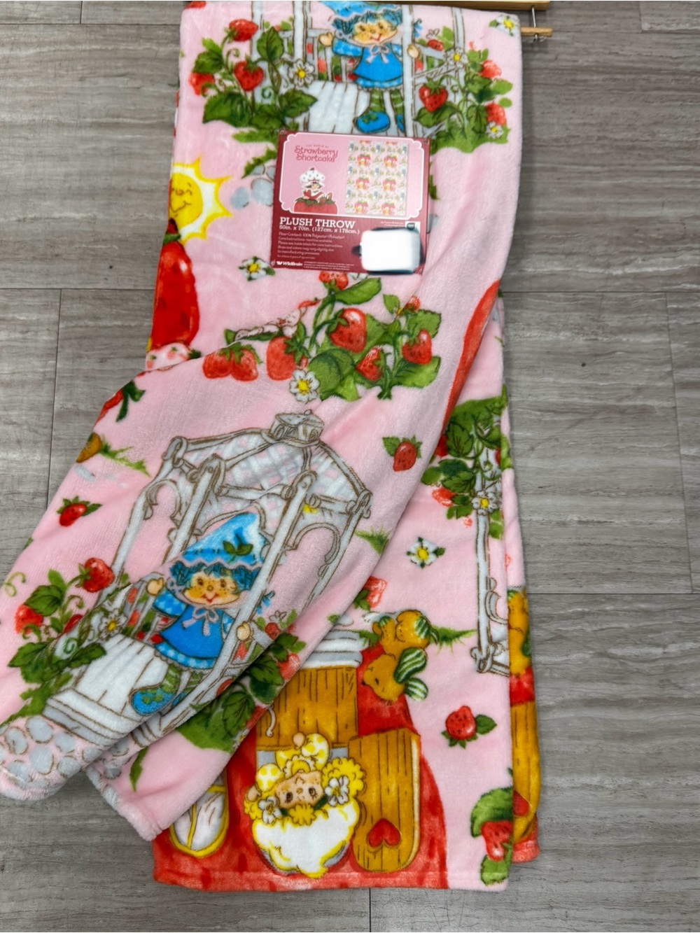 Strawberry Shortcake Plush Throw Blanket - Pink